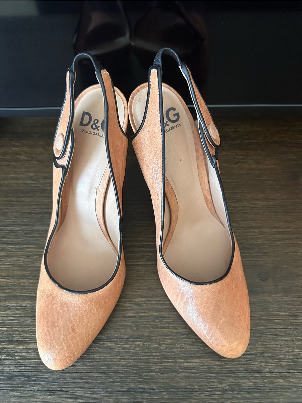Dolce & Gabbana Peach and Black Slingback Pumps - Picture 4 of 9